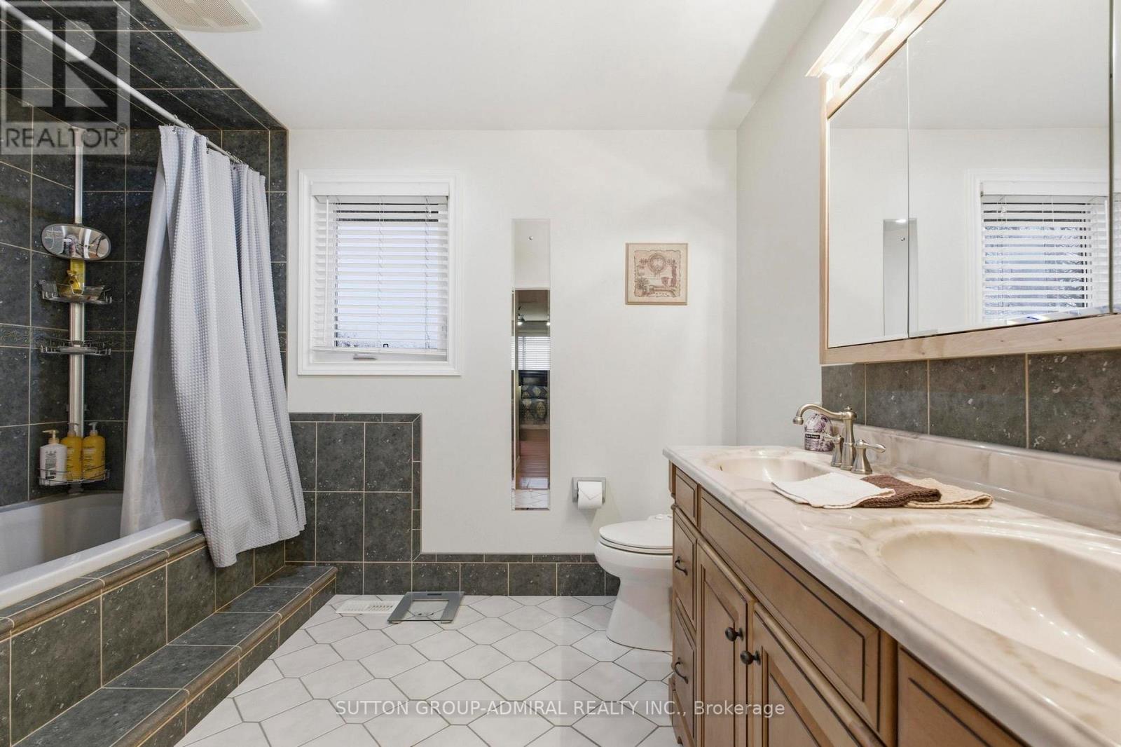 47 Sandy Drive, Hamilton, Ontario  L8E 4X4 - Photo 31 - X12860124