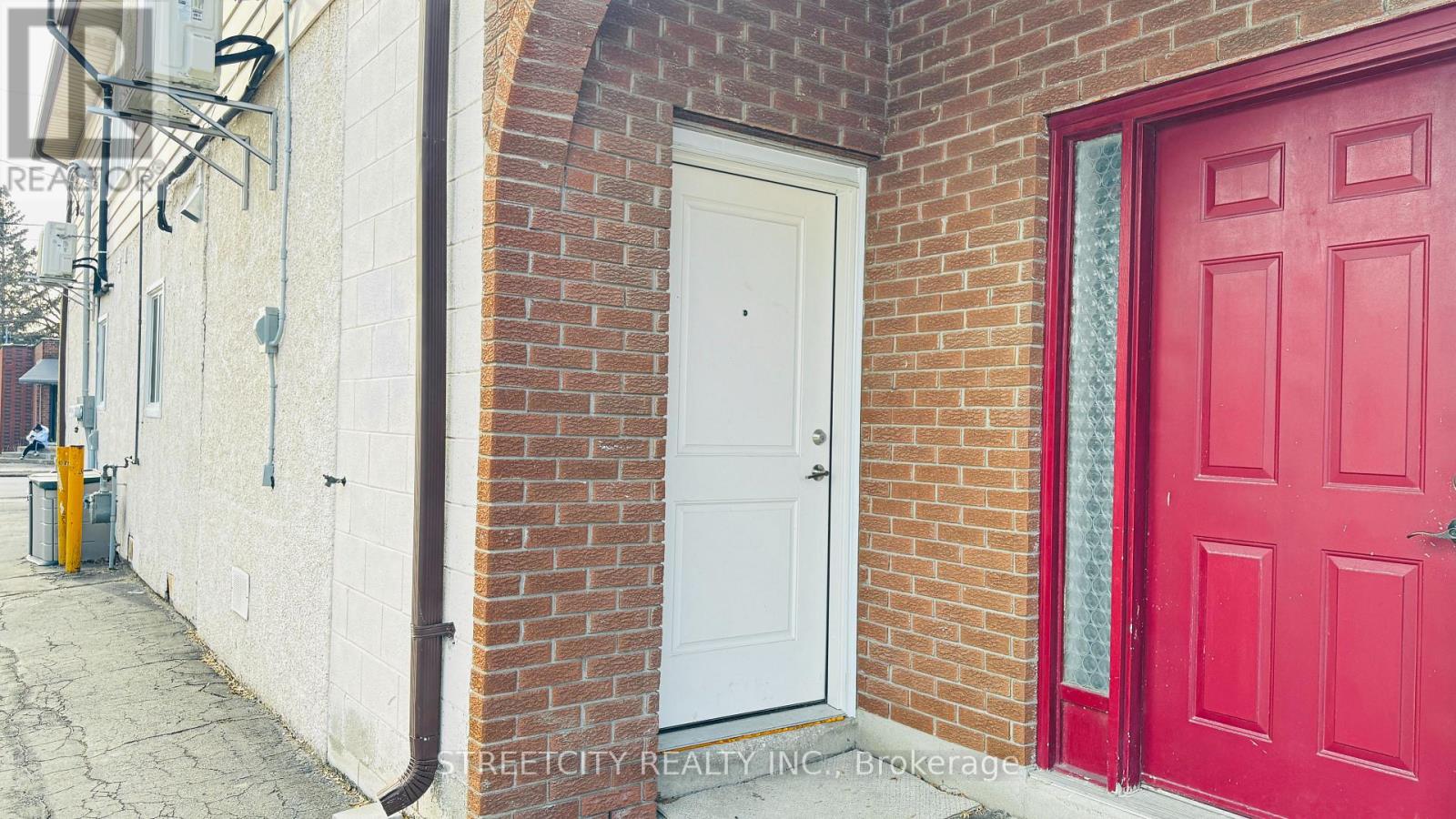 Back Unit - 346 Ashland Avenue, London East, Ontario  N5W 4E8 - Photo 2 - X12860152