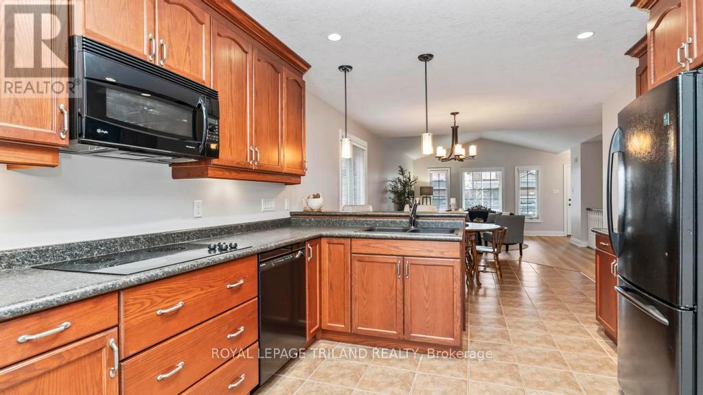 98 Hagerman Crescent, St. Thomas, Ontario  N5R 6K3 - Photo 11 - X12860228