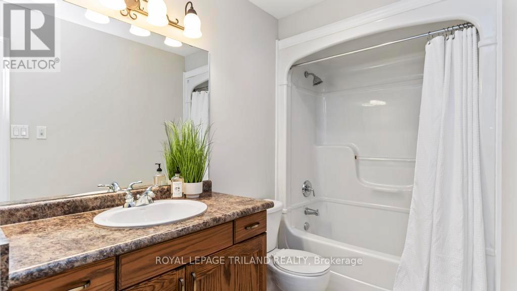 98 Hagerman Crescent, St. Thomas, Ontario  N5R 6K3 - Photo 14 - X12860228