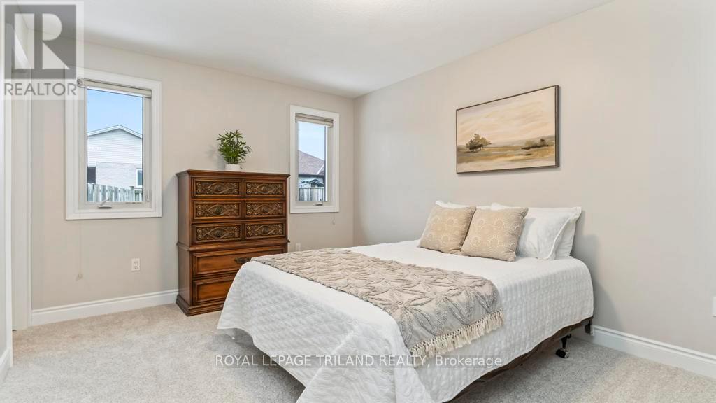 98 Hagerman Crescent, St. Thomas, Ontario  N5R 6K3 - Photo 20 - X12860228
