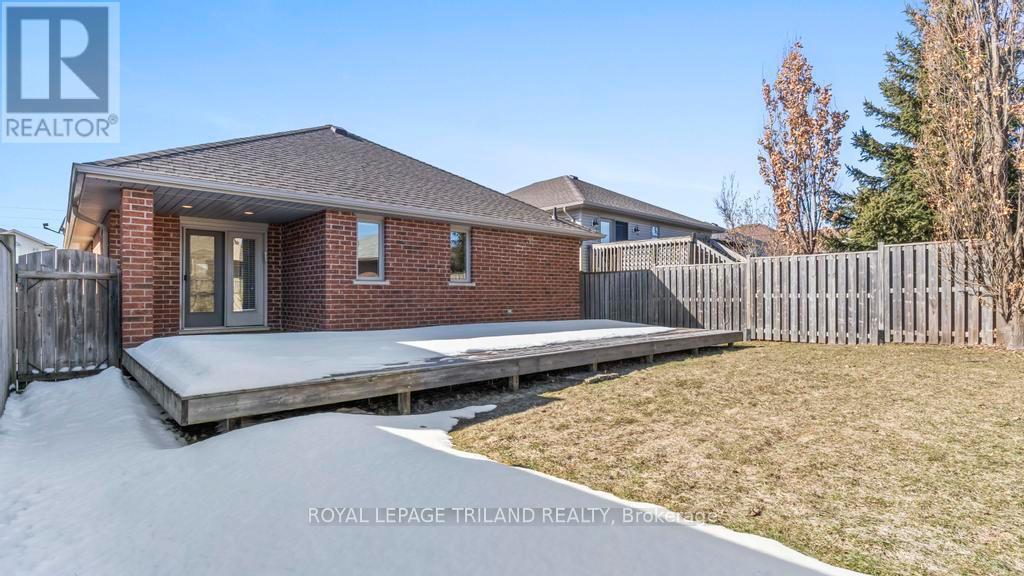98 Hagerman Crescent, St. Thomas, Ontario  N5R 6K3 - Photo 24 - X12860228