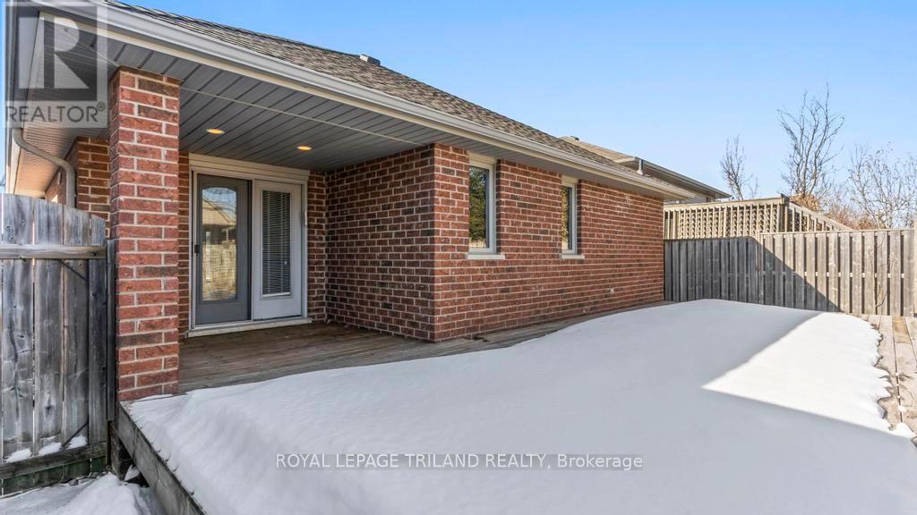 98 Hagerman Crescent, St. Thomas, Ontario  N5R 6K3 - Photo 25 - X12860228