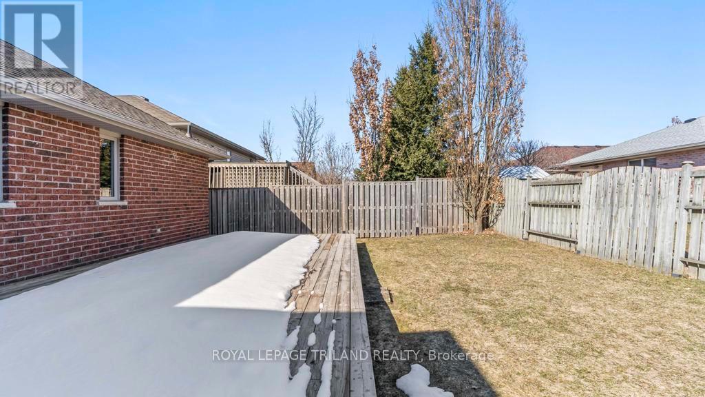 98 Hagerman Crescent, St. Thomas, Ontario  N5R 6K3 - Photo 26 - X12860228