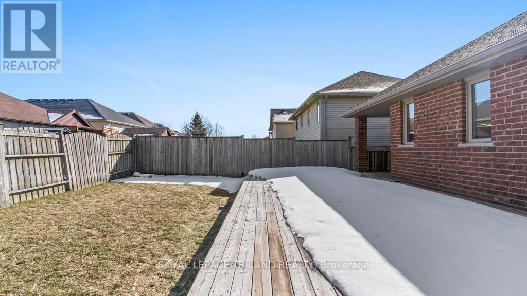 98 Hagerman Crescent, St. Thomas, Ontario  N5R 6K3 - Photo 27 - X12860228