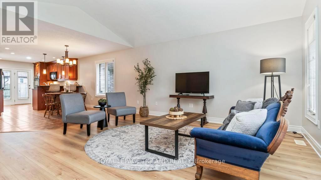 98 Hagerman Crescent, St. Thomas, Ontario  N5R 6K3 - Photo 3 - X12860228