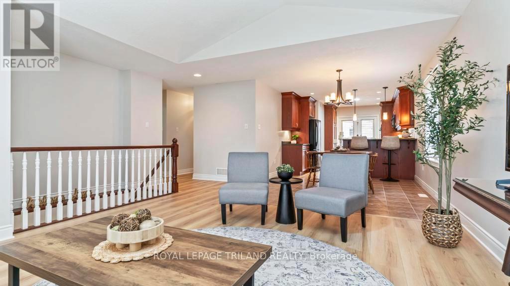 98 Hagerman Crescent, St. Thomas, Ontario  N5R 6K3 - Photo 4 - X12860228