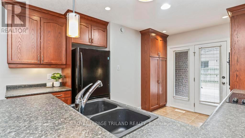 98 Hagerman Crescent, St. Thomas, Ontario  N5R 6K3 - Photo 9 - X12860228