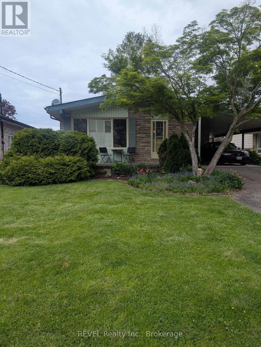 61 Woodrow Street, St. Catharines (Secord Woods), Ontario  L2P 2A4 - Photo 2 - X12860176