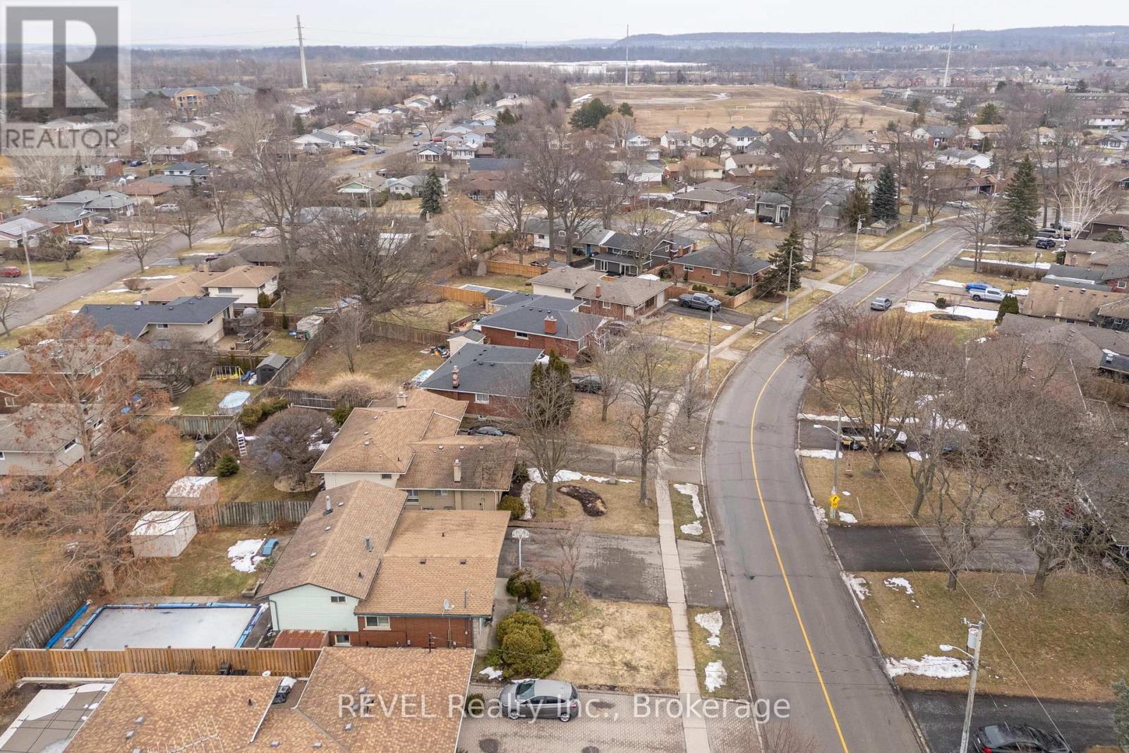 61 Woodrow Street, St. Catharines, Ontario  L2P 2A4 - Photo 40 - X12860176