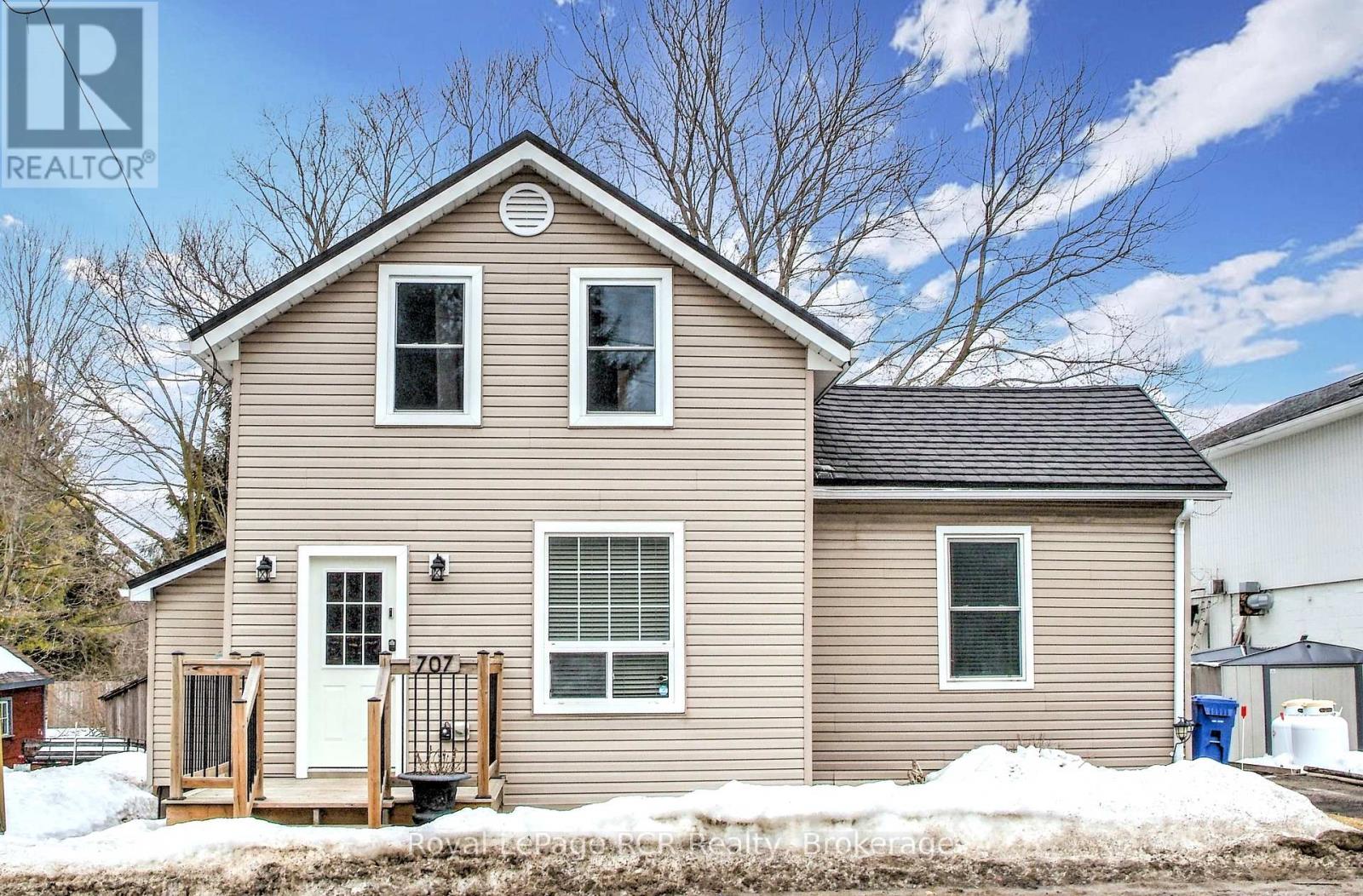 707 Queen Street, West Grey, Ontario  N0G 2M0 - Photo 1 - X12860160