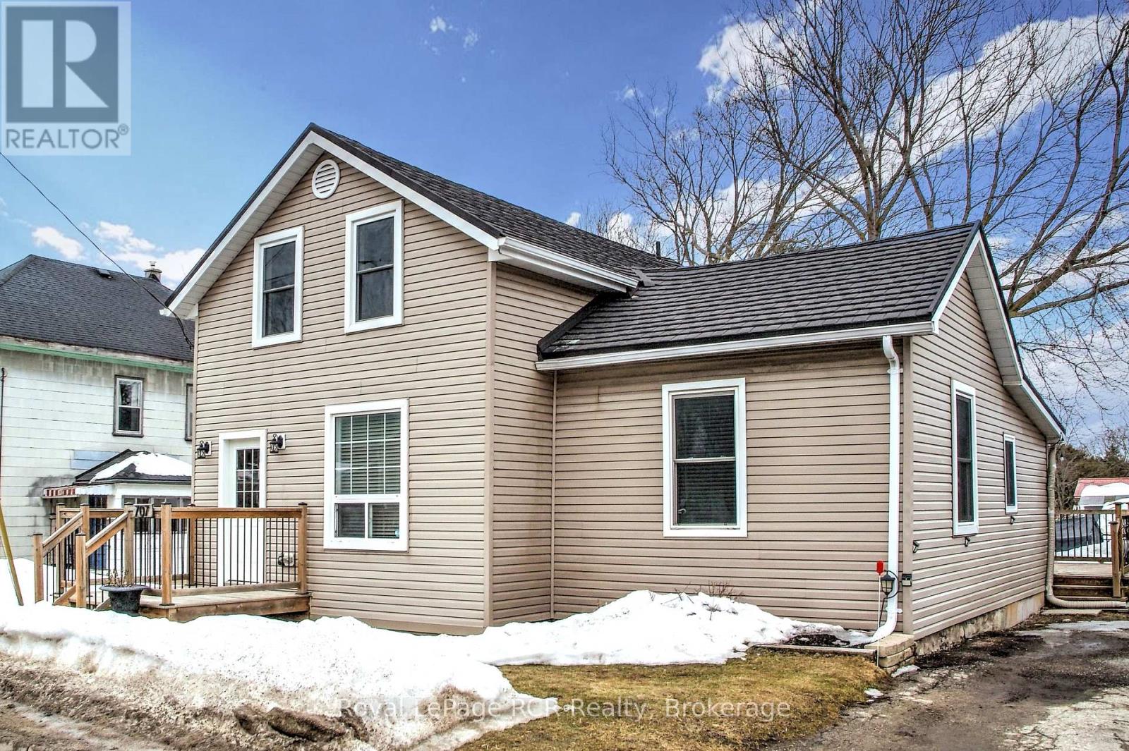 707 Queen Street, West Grey, Ontario  N0G 2M0 - Photo 3 - X12860160