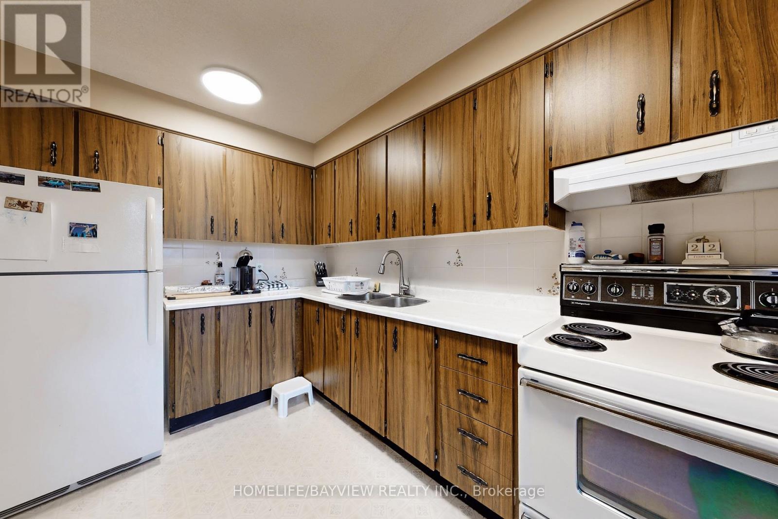 207 - 120 Elgin Street W, Oshawa, Ontario L1G 1Y6 - Photo 5 - E12860150