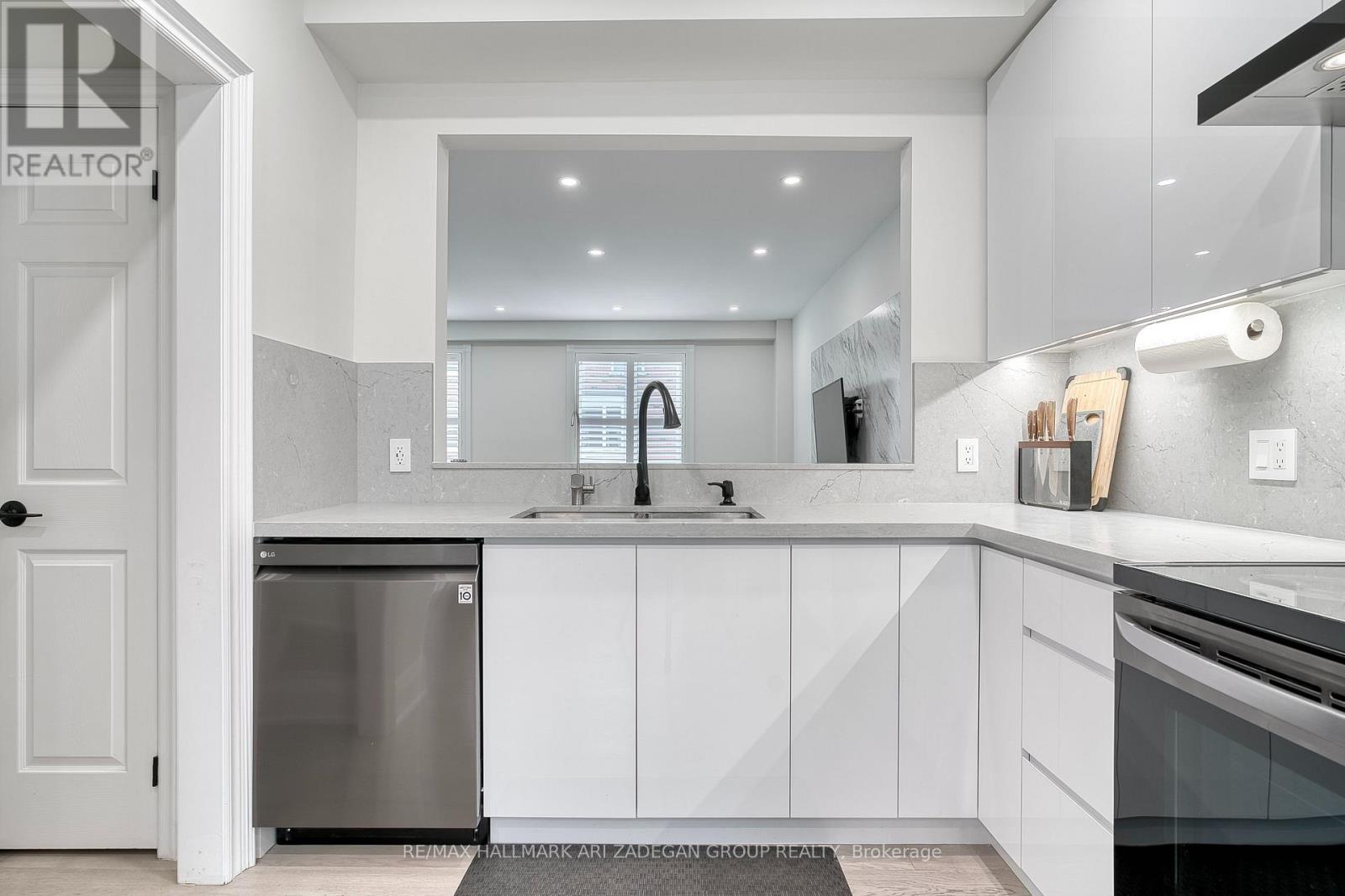 38 Orchid Road, Markham, Ontario  L3T 7T6 - Photo 11 - N12860146