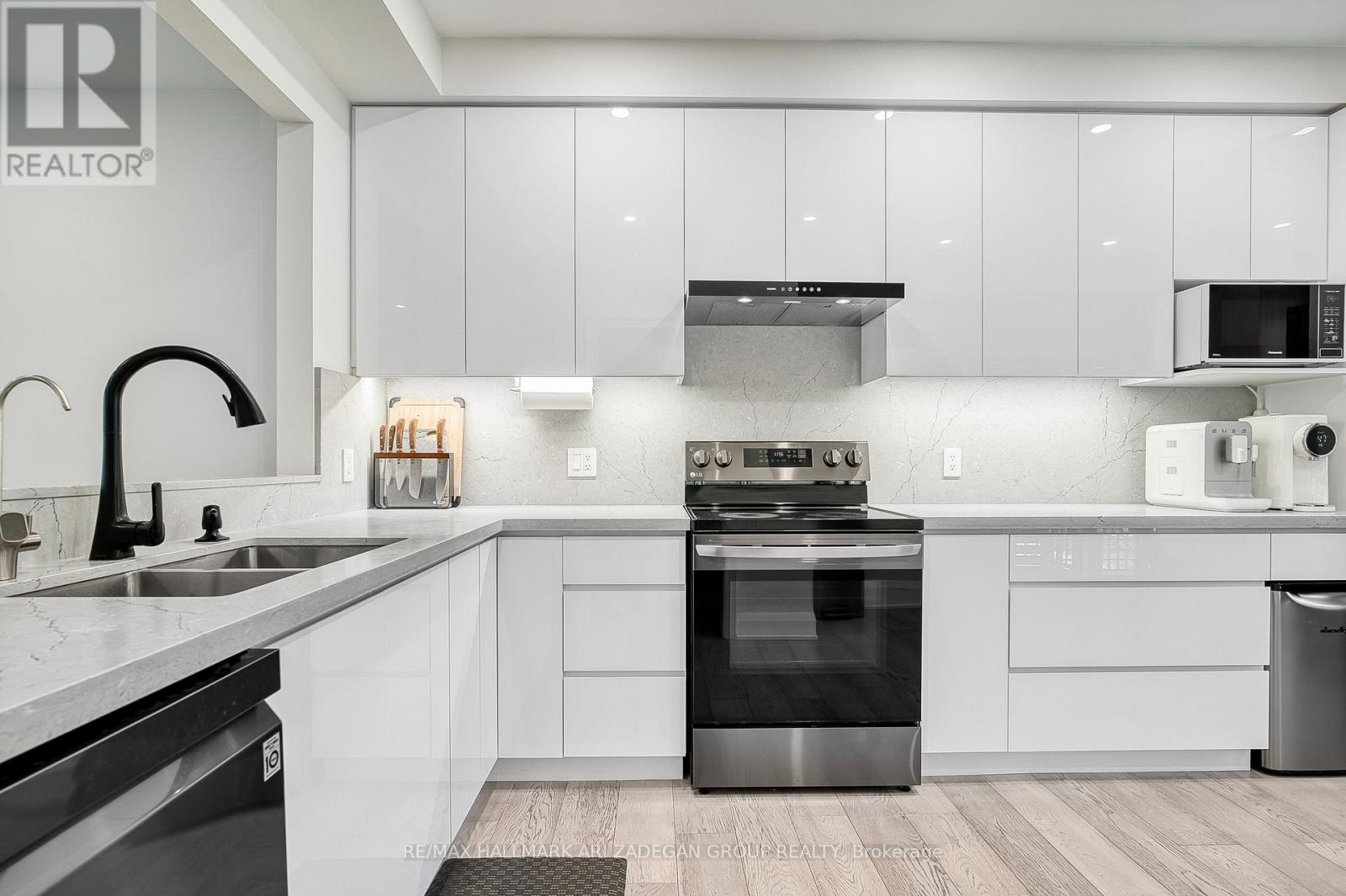 38 Orchid Road, Markham, Ontario  L3T 7T6 - Photo 4 - N12860146