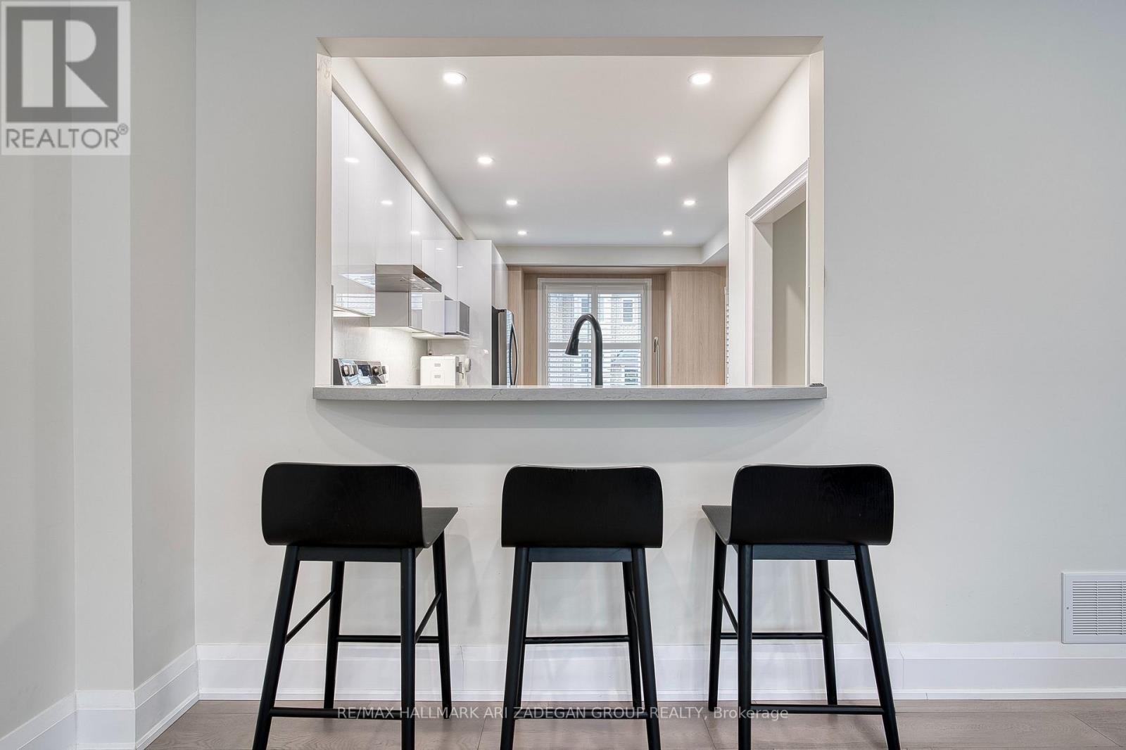 38 Orchid Road, Markham, Ontario  L3T 7T6 - Photo 5 - N12860146