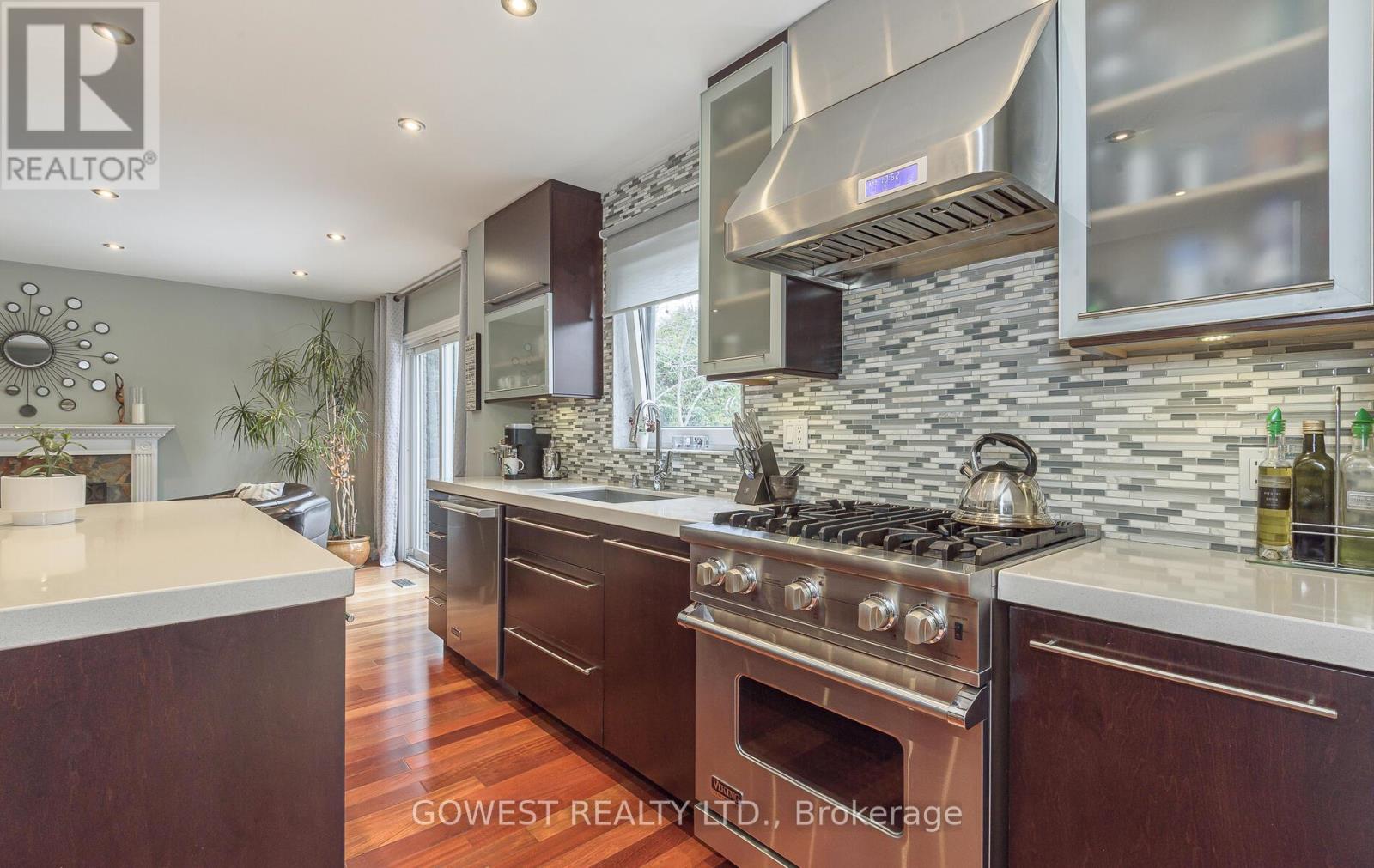 1057 Franklin Court, Oakville, Ontario  L6H 2T5 - Photo 11 - W12860164