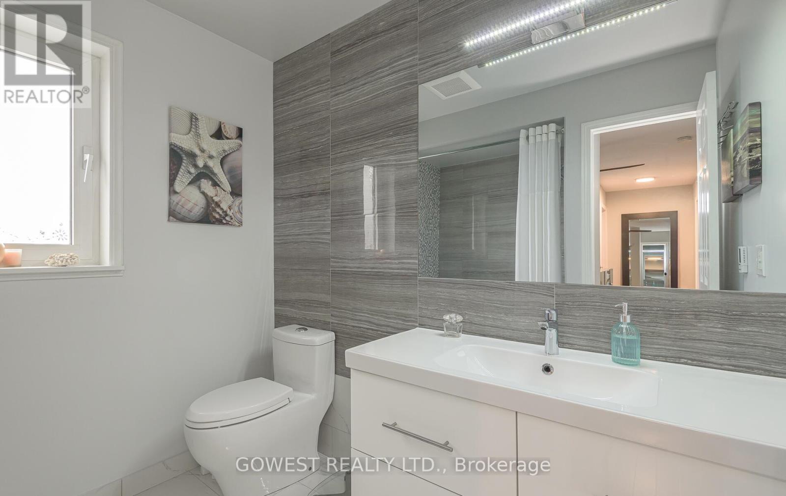 1057 Franklin Court, Oakville, Ontario  L6H 2T5 - Photo 24 - W12860164