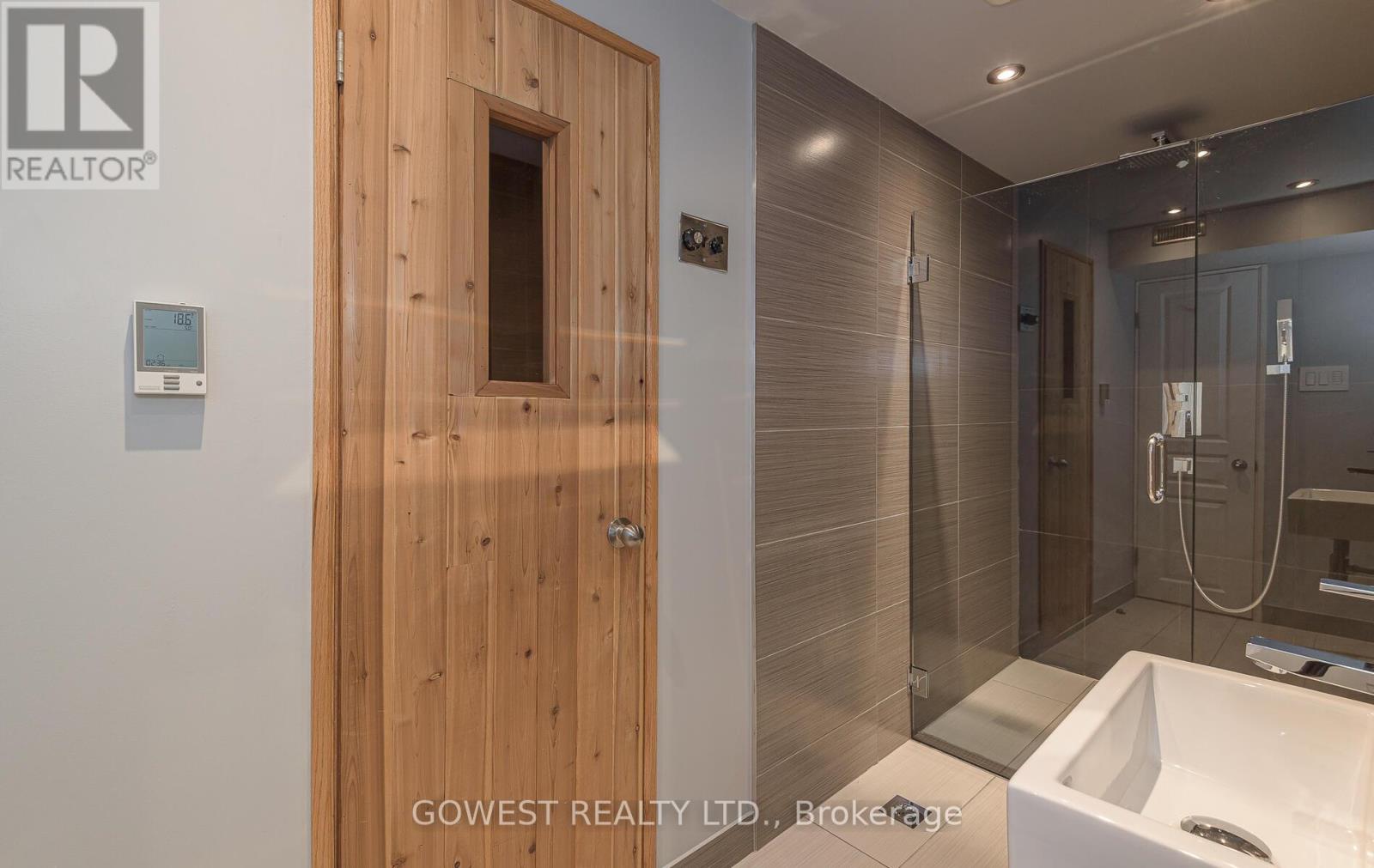 1057 Franklin Court, Oakville, Ontario  L6H 2T5 - Photo 33 - W12860164