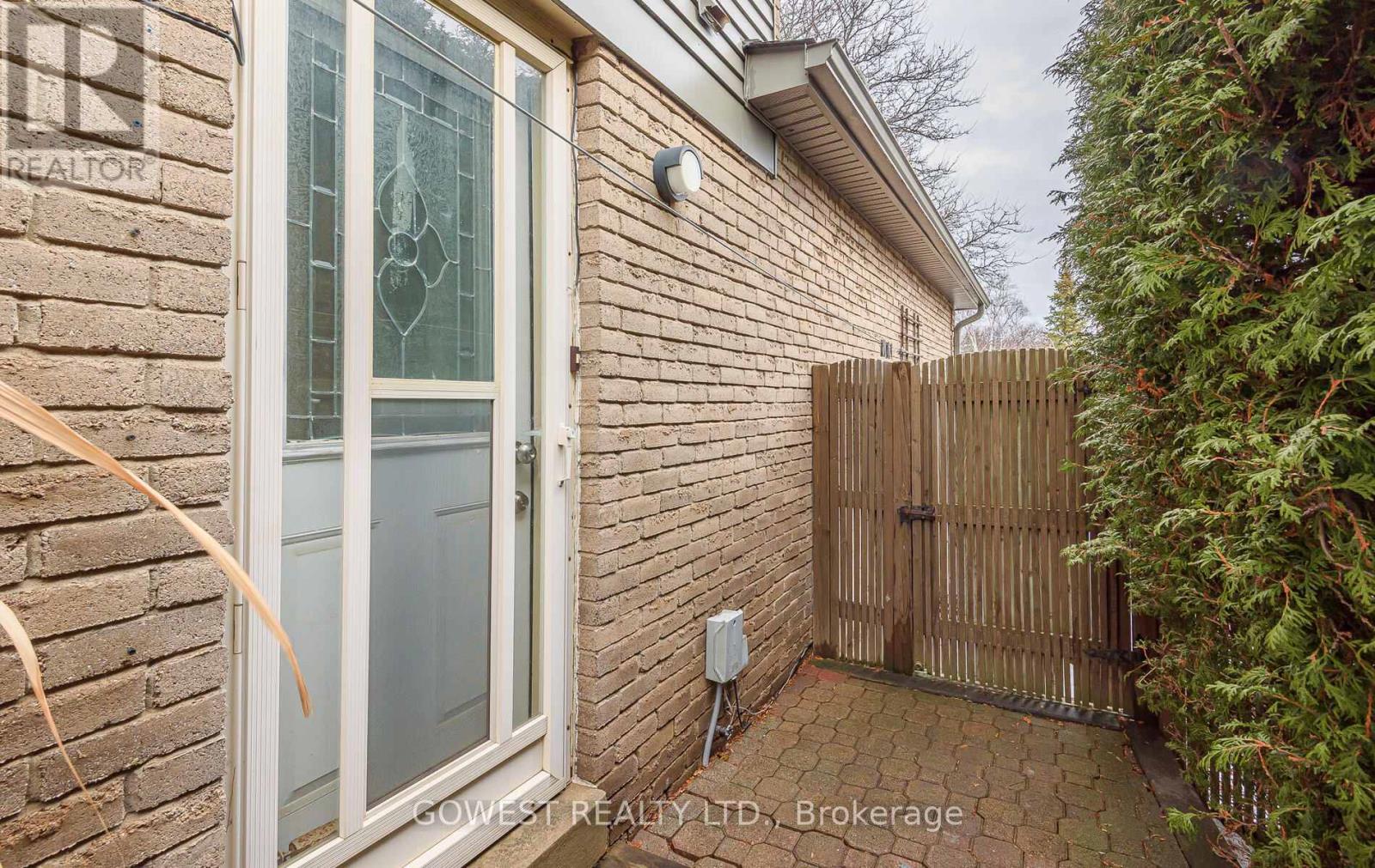 1057 Franklin Court, Oakville, Ontario  L6H 2T5 - Photo 36 - W12860164