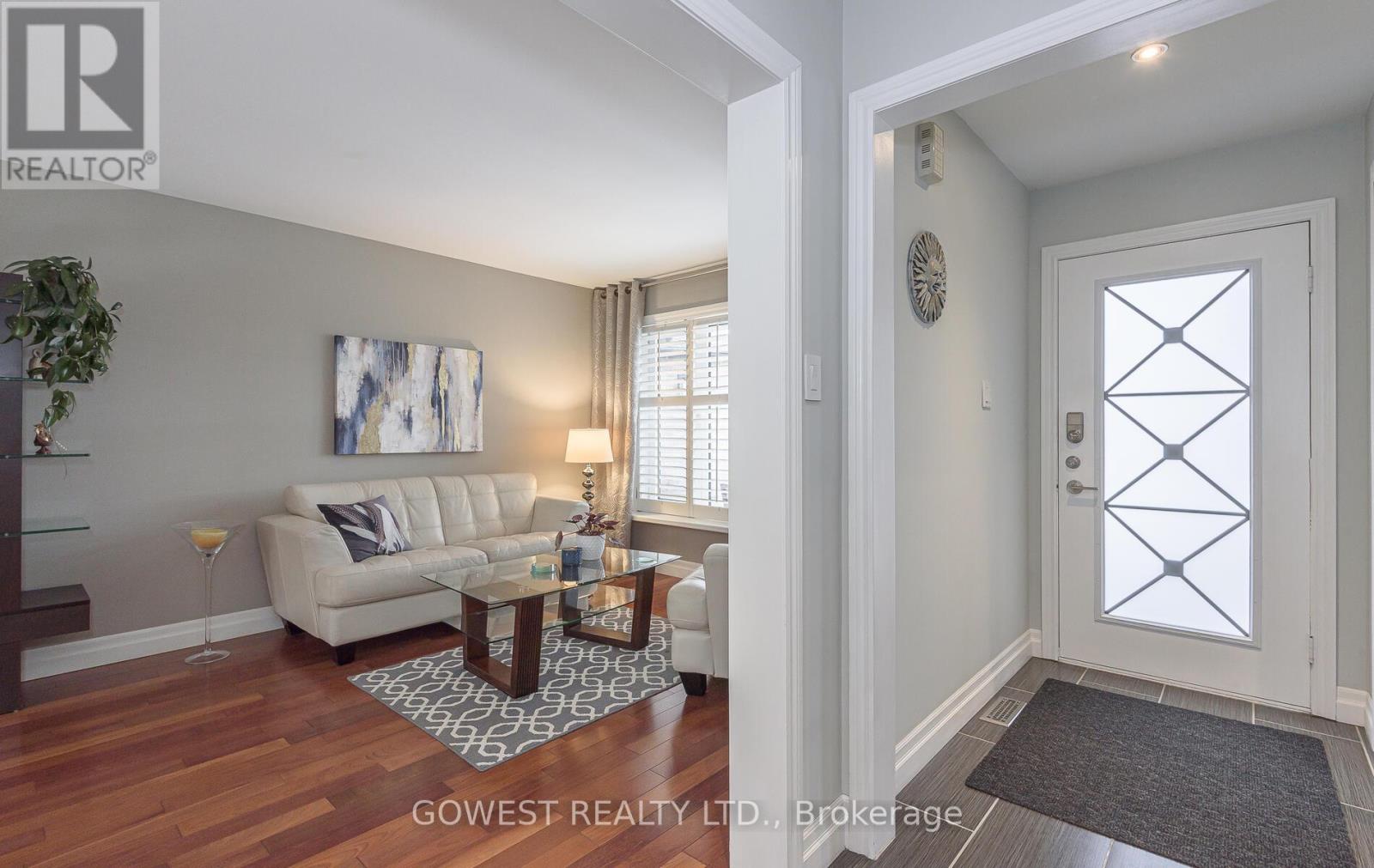 1057 Franklin Court, Oakville, Ontario  L6H 2T5 - Photo 5 - W12860164