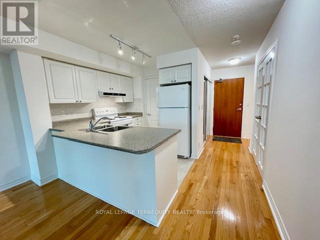 1104 - 1 Elm Drive W, Mississauga, Ontario  L5B 4M1 - Photo 3 - W12860170