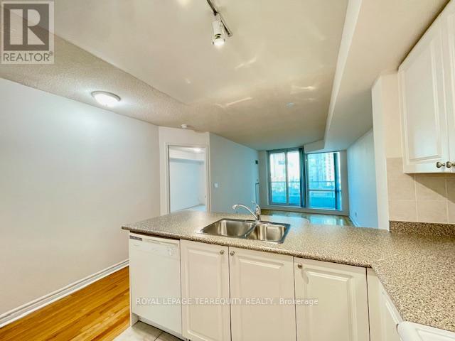 1104 - 1 Elm Drive W, Mississauga, Ontario  L5B 4M1 - Photo 5 - W12860170