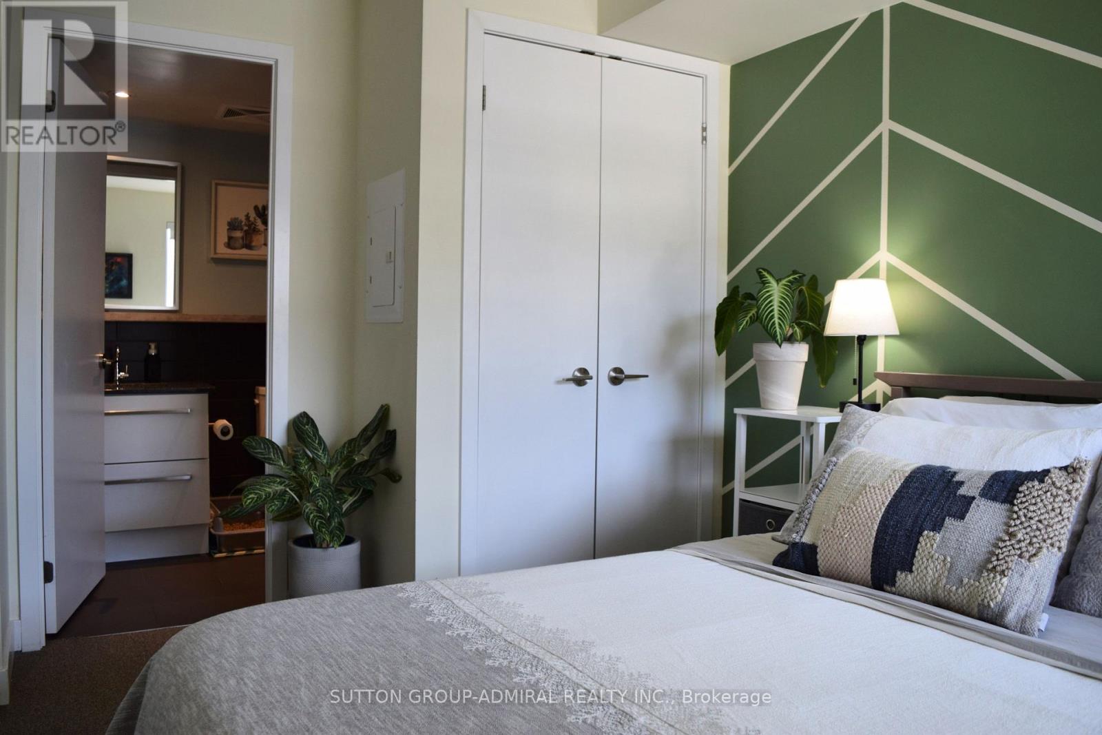 #402 - 160 Flemington Road, Toronto, Ontario  M6A 0A9 - Photo 25 - W12860190