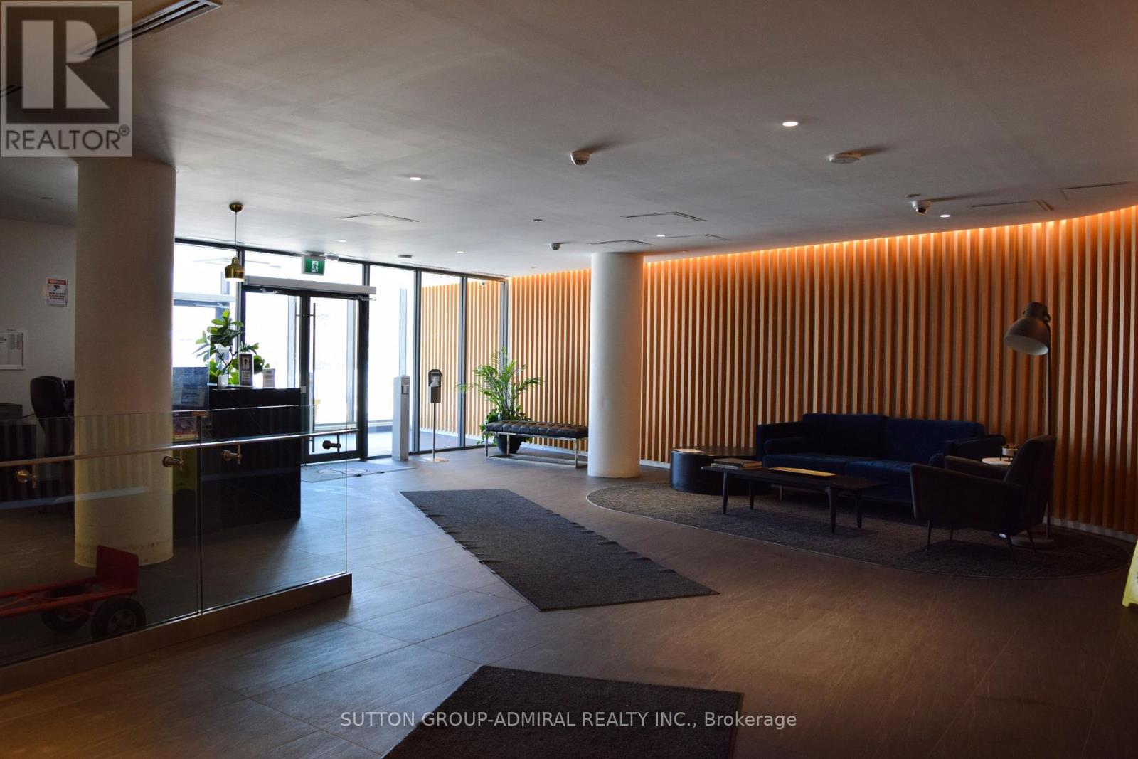 #402 - 160 Flemington Road, Toronto, Ontario  M6A 0A9 - Photo 4 - W12860190