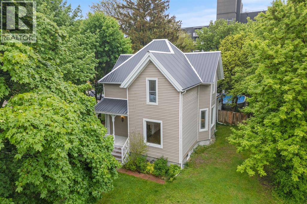 156 QUEEN STREET, sarnia, Ontario