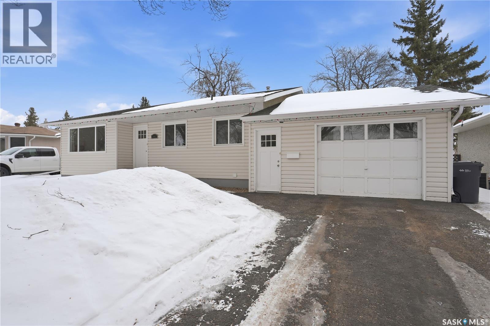 2062 96th Street, North Battleford, Saskatchewan  S9A 0J4 - Photo 2 - SK029961