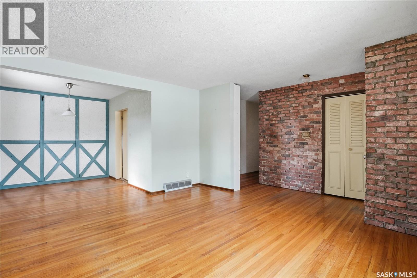 2810 Calder Avenue, Saskatoon, Saskatchewan  S7J 1W1 - Photo 6 - SK029945