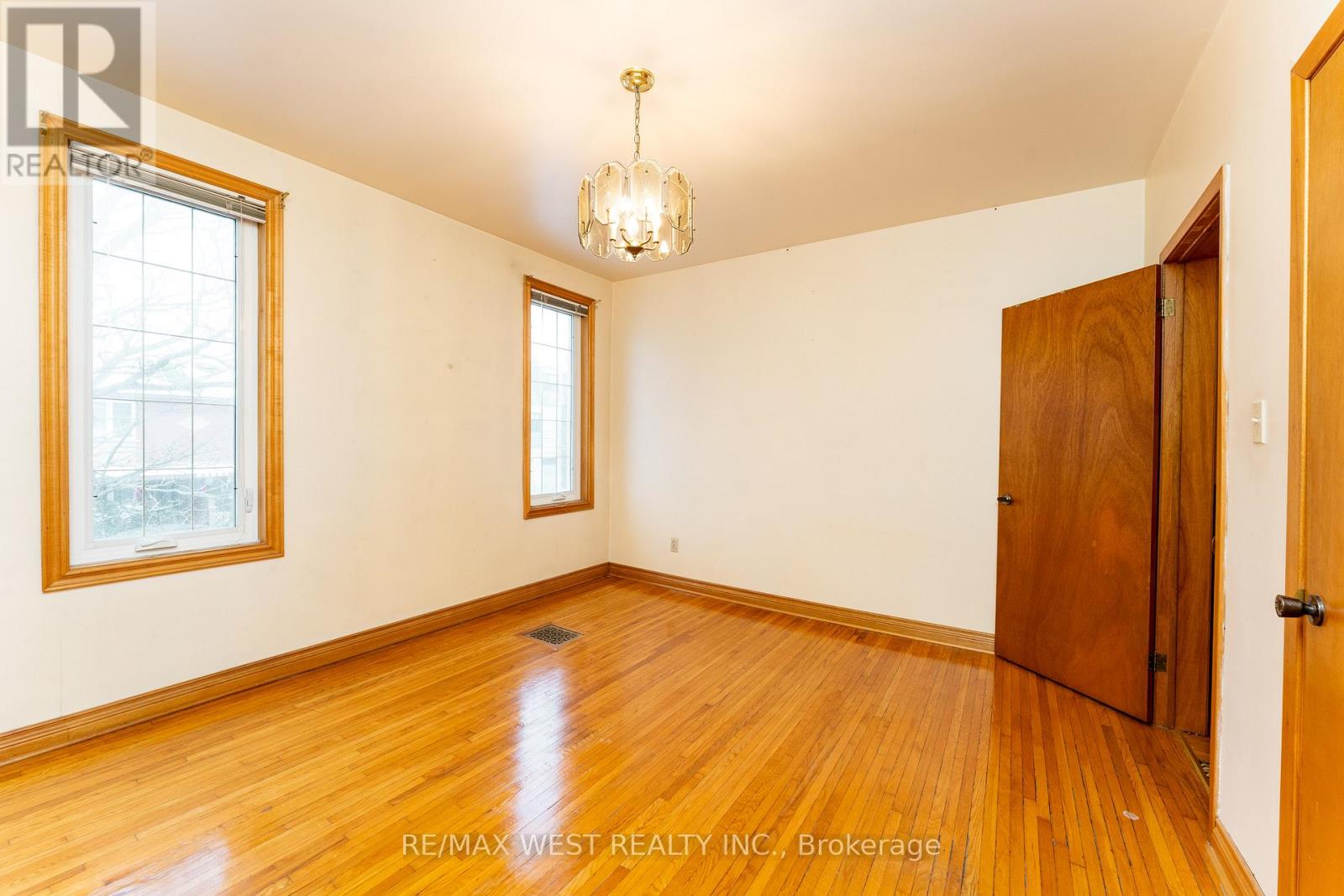 205 Markham Street, Toronto, Ontario  M6J 2G7 - Photo 15 - C12638558