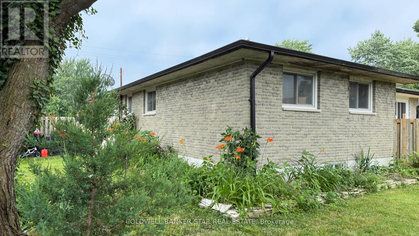 109 A Victoria Street, Southwest Middlesex (Glencoe), Ontario  N0L 1M0 - Photo 3 - X12859886