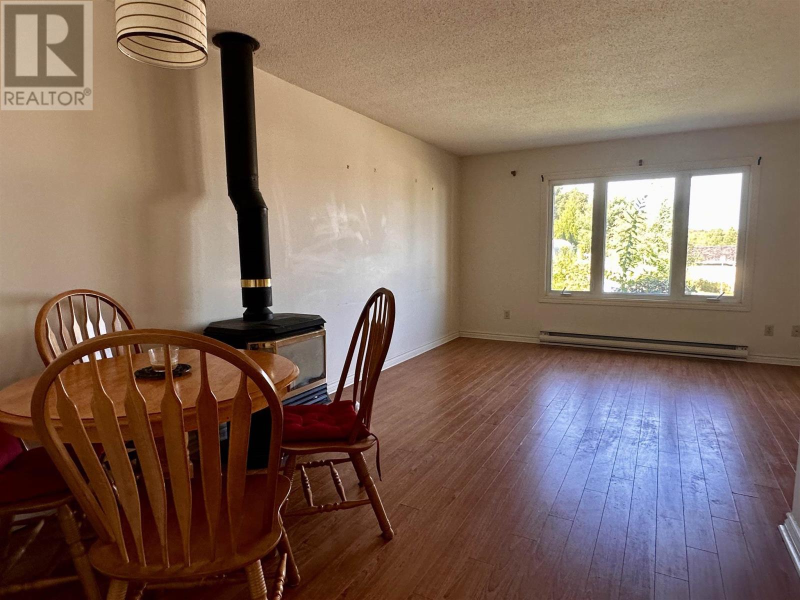 38 Beckett Blvd, Elliot Lake, Ontario  P5A 3P7 - Photo 4 - SM260431