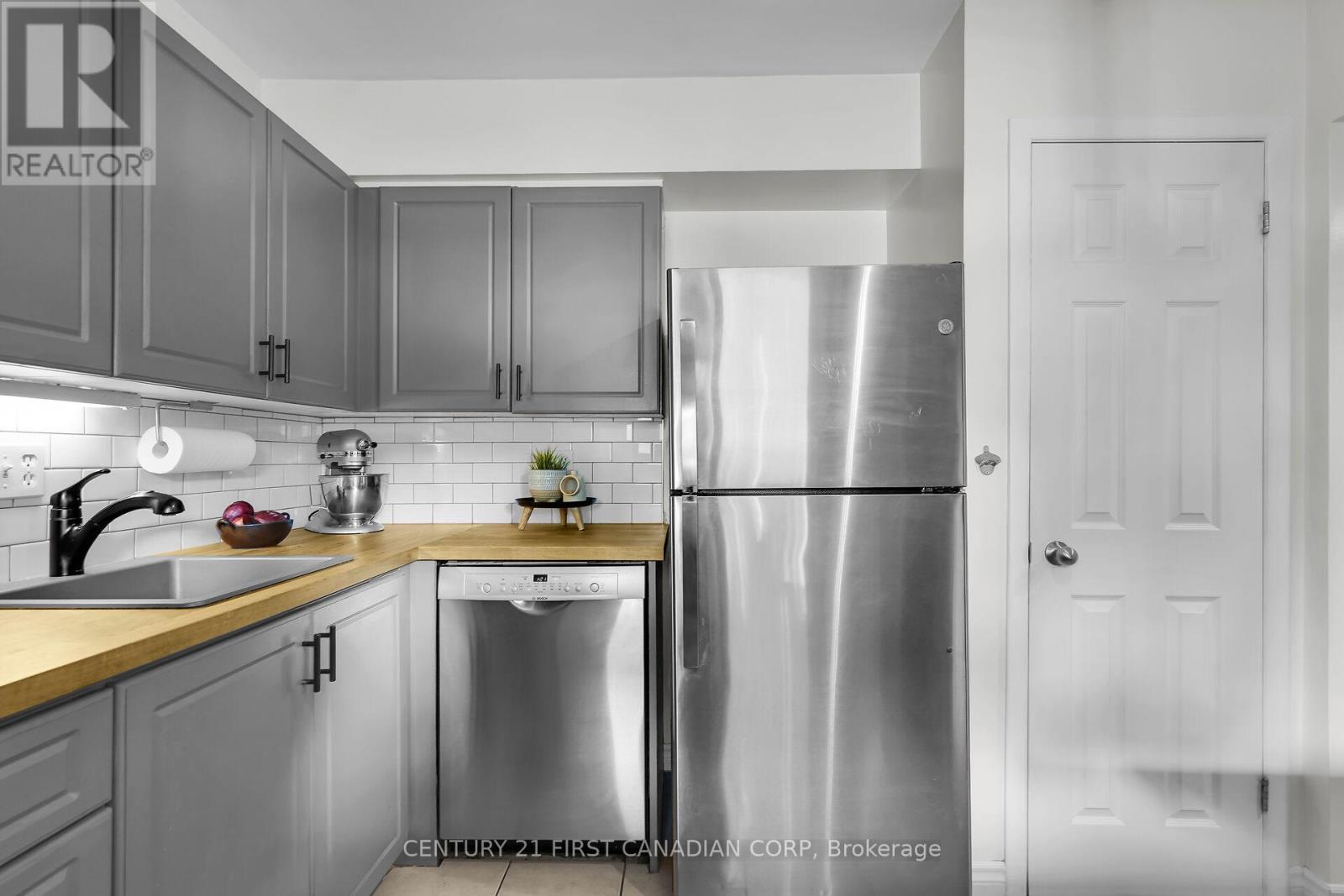 589 Griffith Street, London South, Ontario  N6K 2S5 - Photo 9 - X12860300