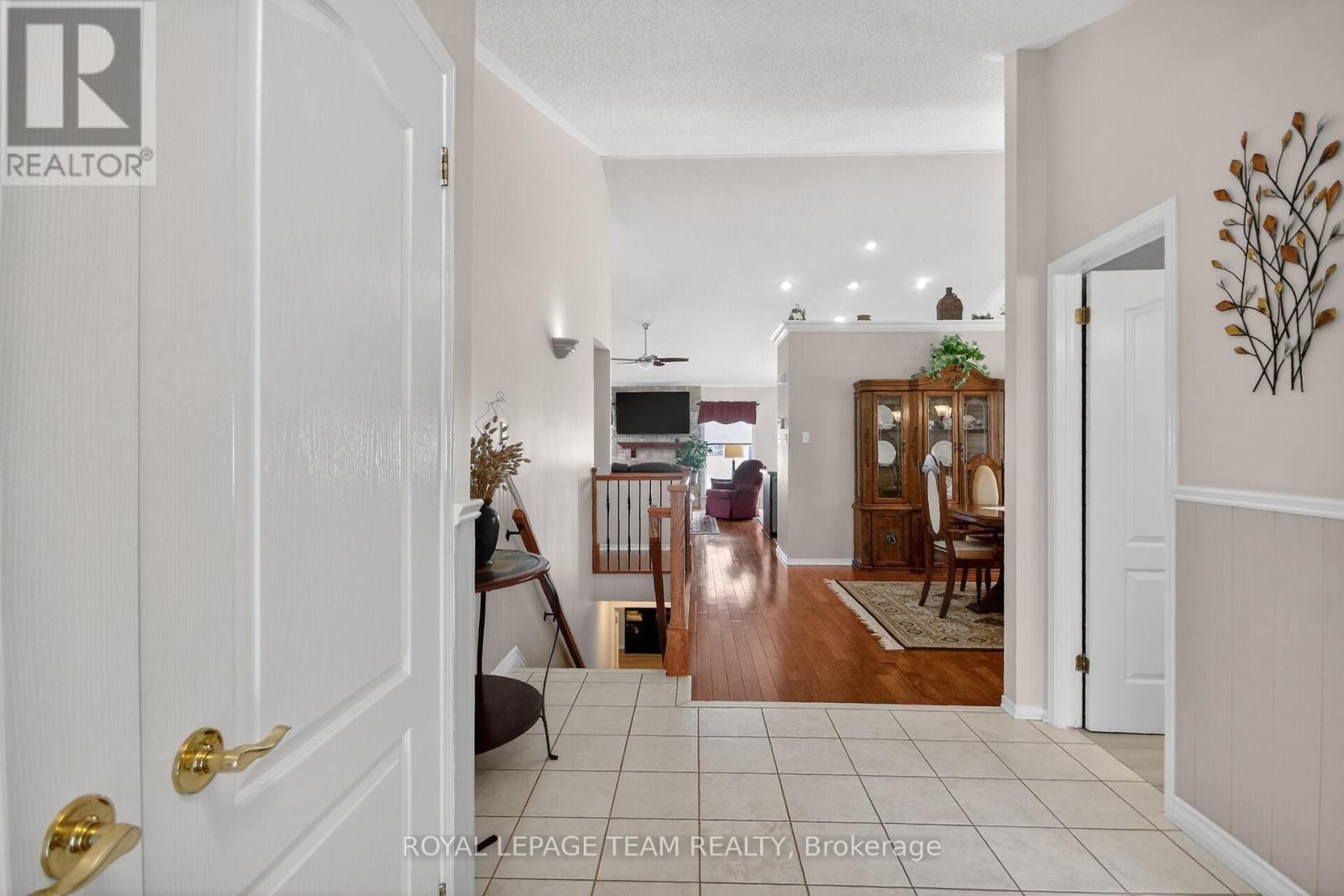 26 Settlers Ridge Way, Ottawa, Ontario  K2J 4V3 - Photo 6 - X12860290