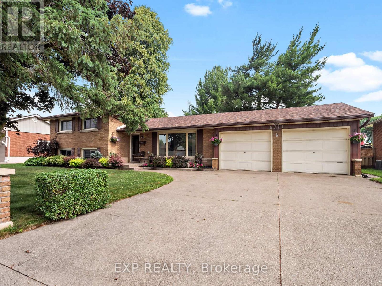 6711 Mcmicking Street, Niagara Falls, Ontario  L2J 1X5 - Photo 2 - X12860276