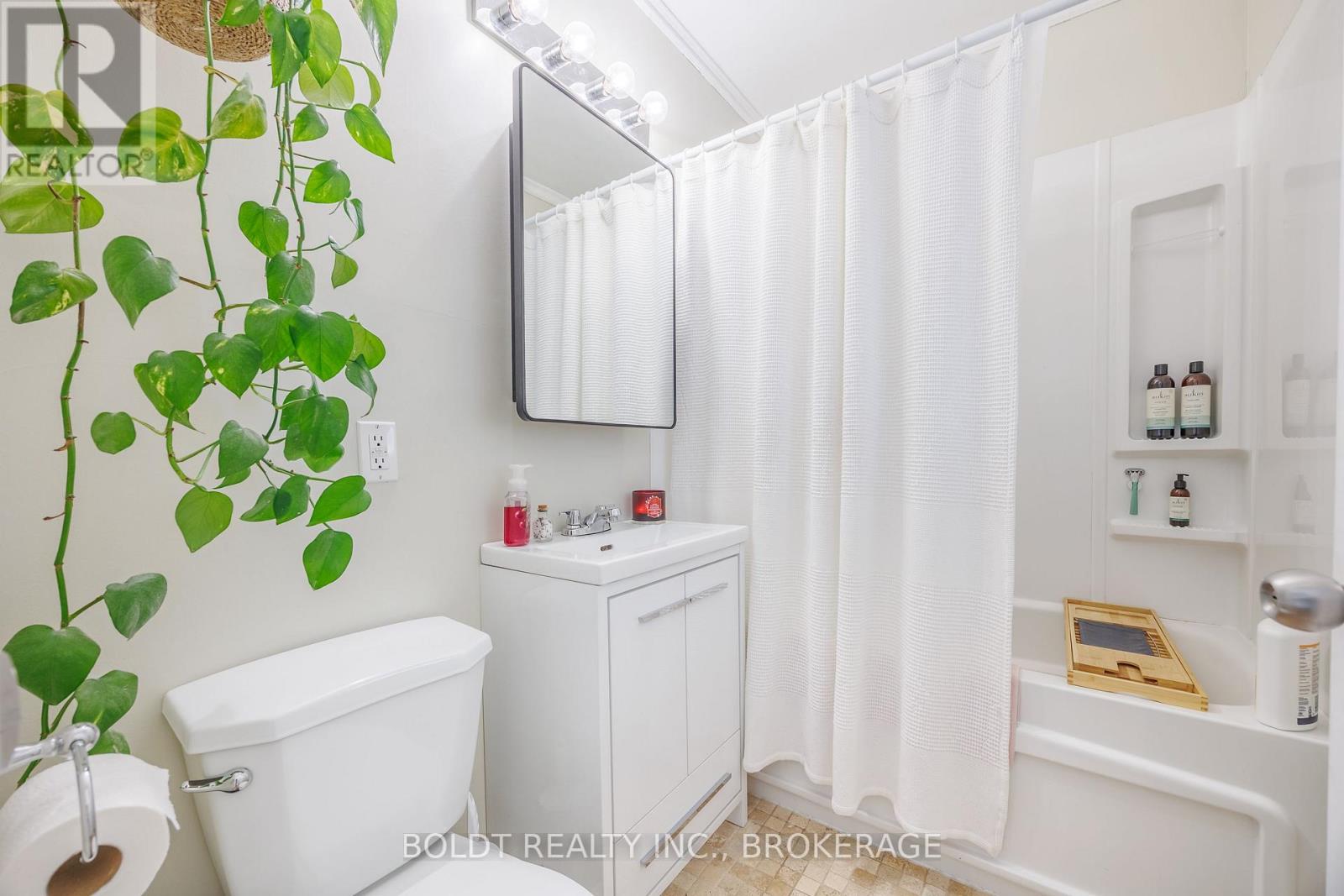 12 Princess Street, St. Catharines, Ontario  L2P 2P9 - Photo 14 - X12860350