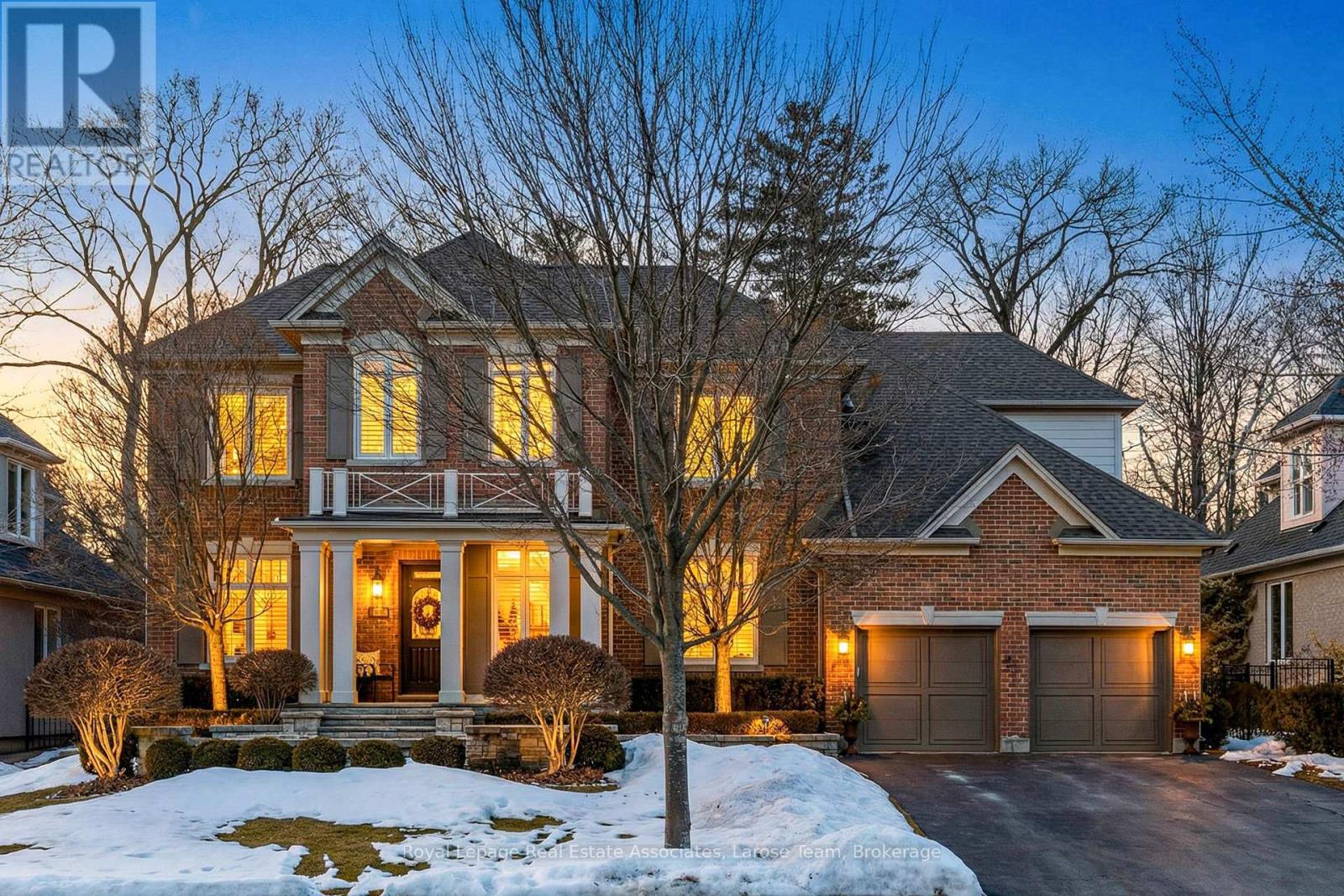 562 GLADWYNE COURT, Mississauga, Ontario