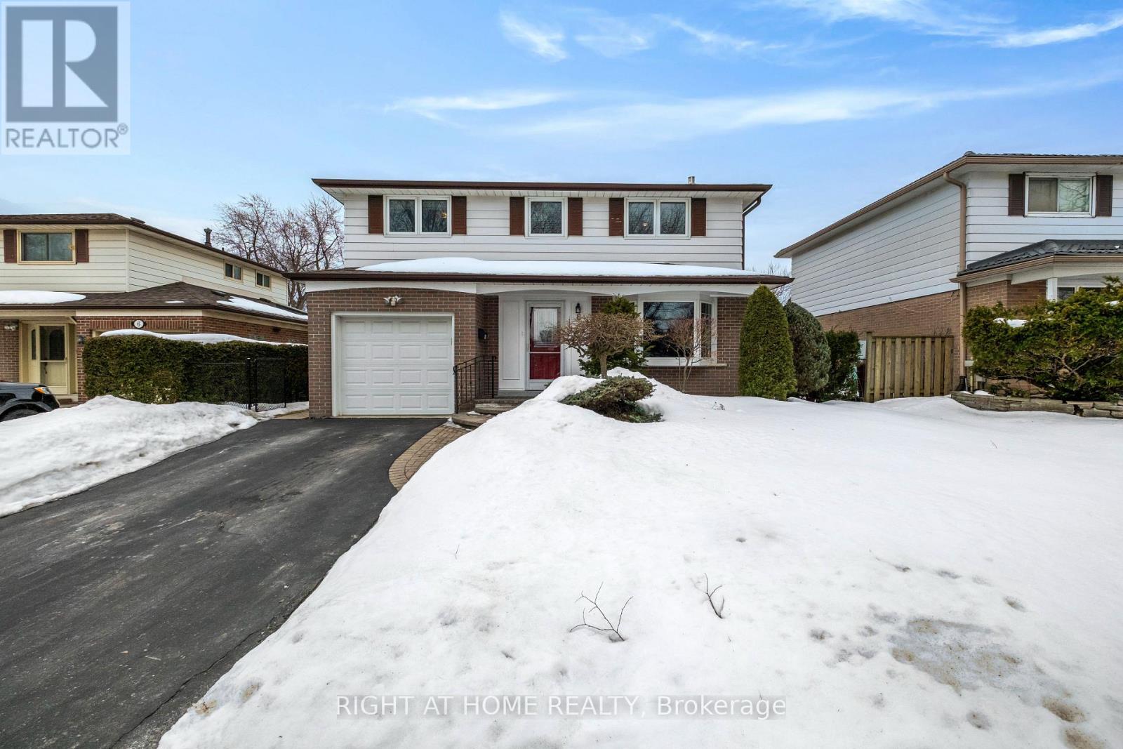 8 PARKINGTON CRESCENT, Toronto, Ontario