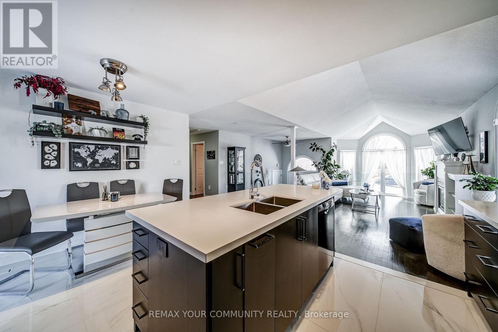 53 Highcastle Avenue, Georgina (Keswick North), Ontario  L4P 4B4 - Photo 11 - N12860260