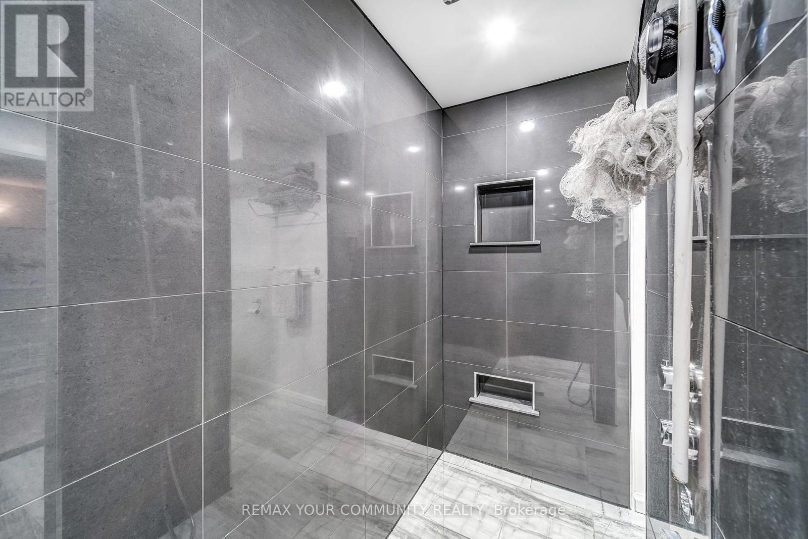 53 Highcastle Avenue, Georgina (Keswick North), Ontario  L4P 4B4 - Photo 35 - N12860260