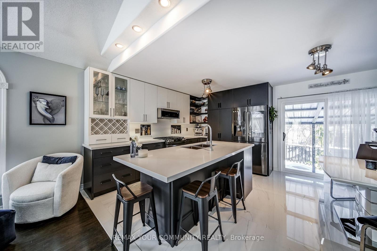 53 Highcastle Avenue, Georgina (Keswick North), Ontario  L4P 4B4 - Photo 8 - N12860260