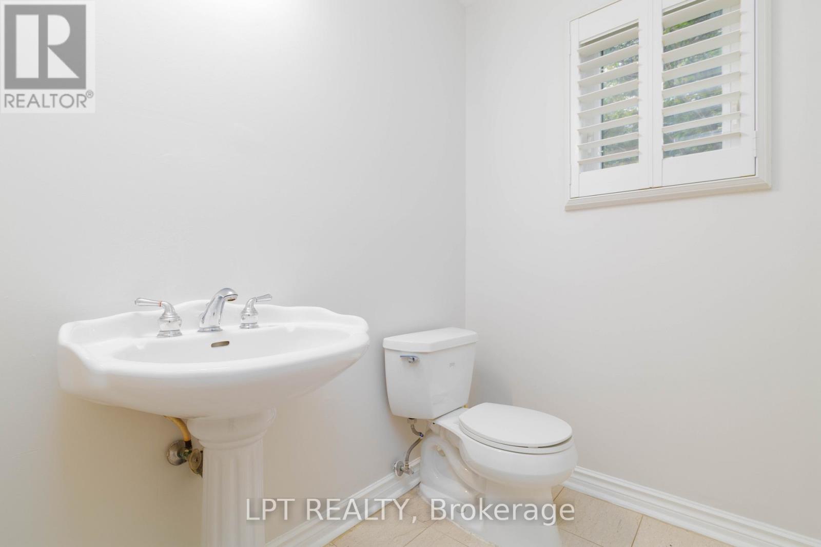 35 Dennis Drive, King (King City), Ontario  L7B 1C8 - Photo 17 - N12860328