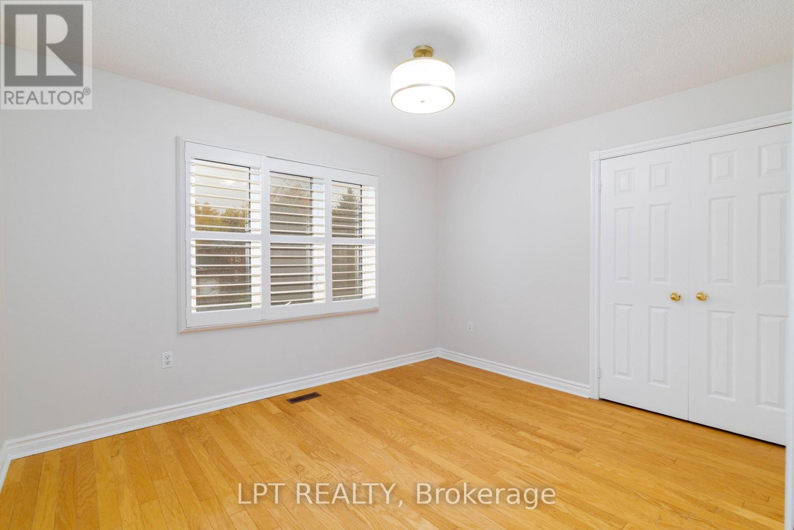 35 Dennis Drive, King (King City), Ontario  L7B 1C8 - Photo 29 - N12860328