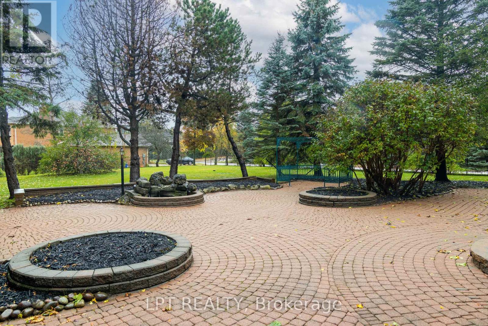 35 Dennis Drive, King (King City), Ontario  L7B 1C8 - Photo 33 - N12860328