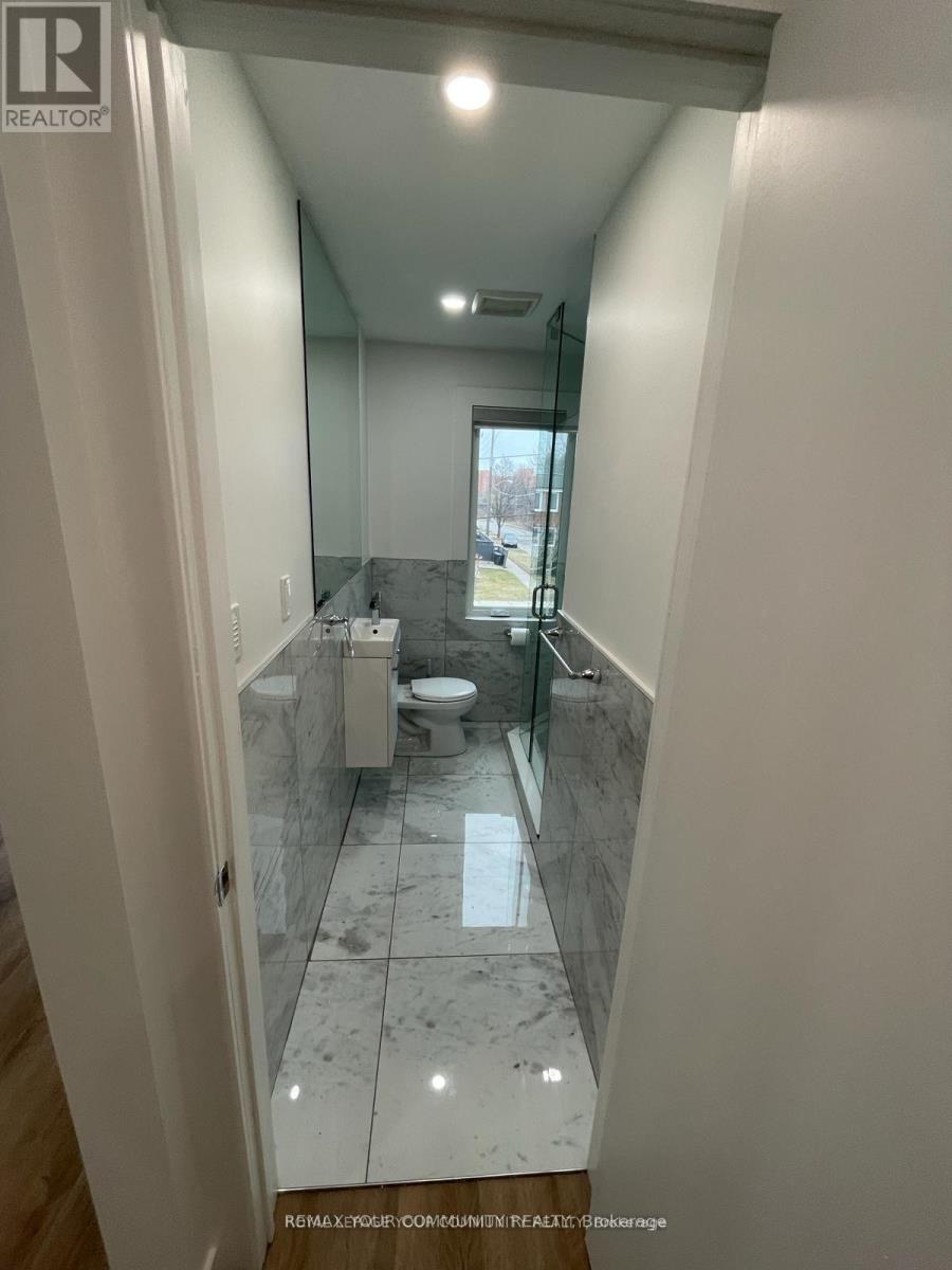 Upper - 2 Harold Street, Toronto, Ontario  M8Z 3R3 - Photo 16 - W12834270