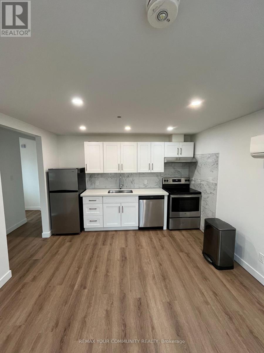 Upper - 2 Harold Street, Toronto, Ontario  M8Z 3R3 - Photo 4 - W12834270