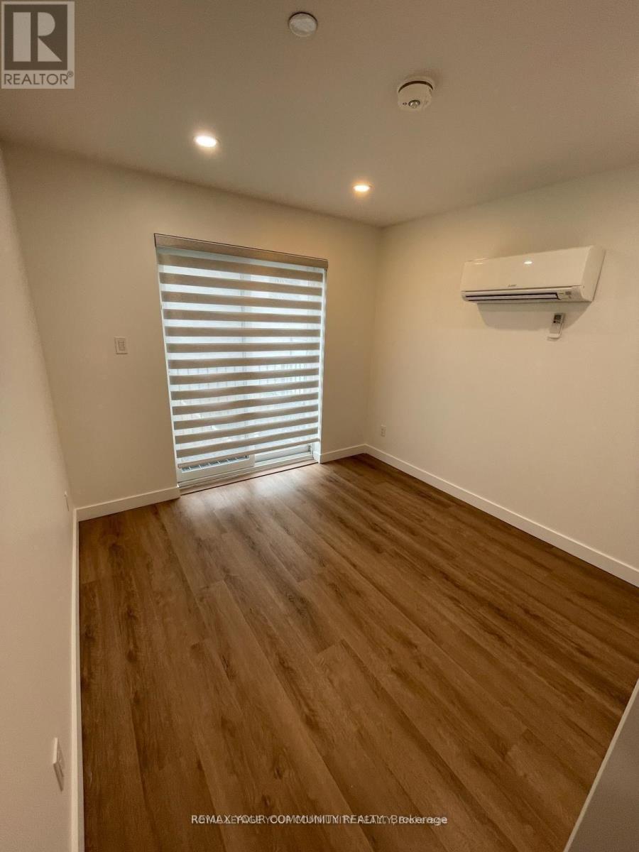 Upper - 2 Harold Street, Toronto, Ontario  M8Z 3R3 - Photo 11 - W12834270